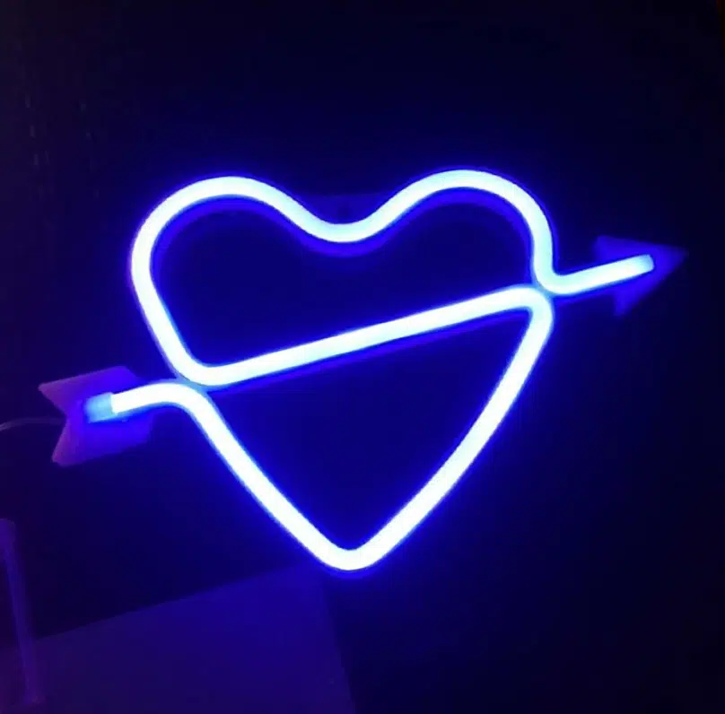 SNL-017 – Small Neon Hanging Light – Heart & Arrow Blue